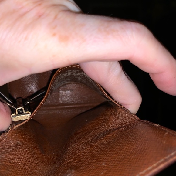 Louis Vuitton 6 key holder - Picture 8 of 12